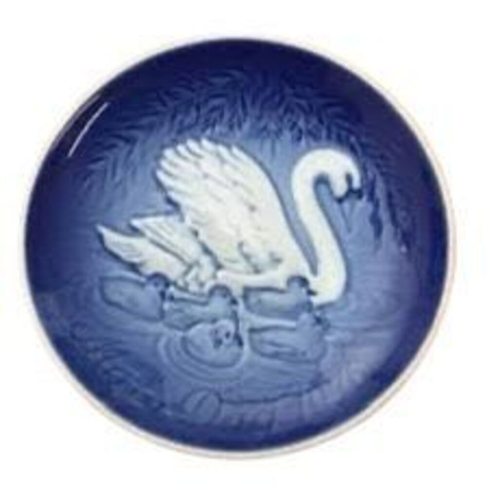 Bing & Grondahl 1976 Swans Mothers Day plate.